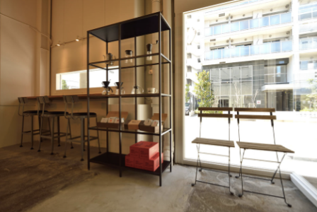 un number diary 20191025 05 HIDE COFFEE BEANS STOREの店内での撮影カット